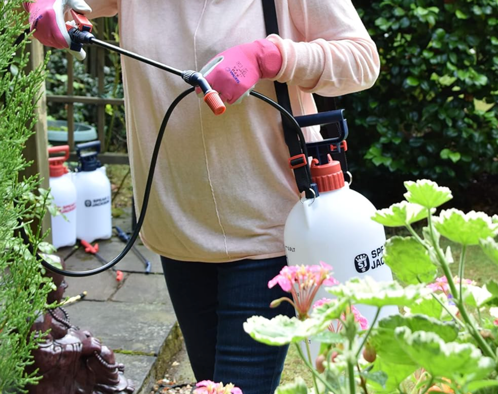 A must have for the garden? The popular 5L Pressure Sprayer review